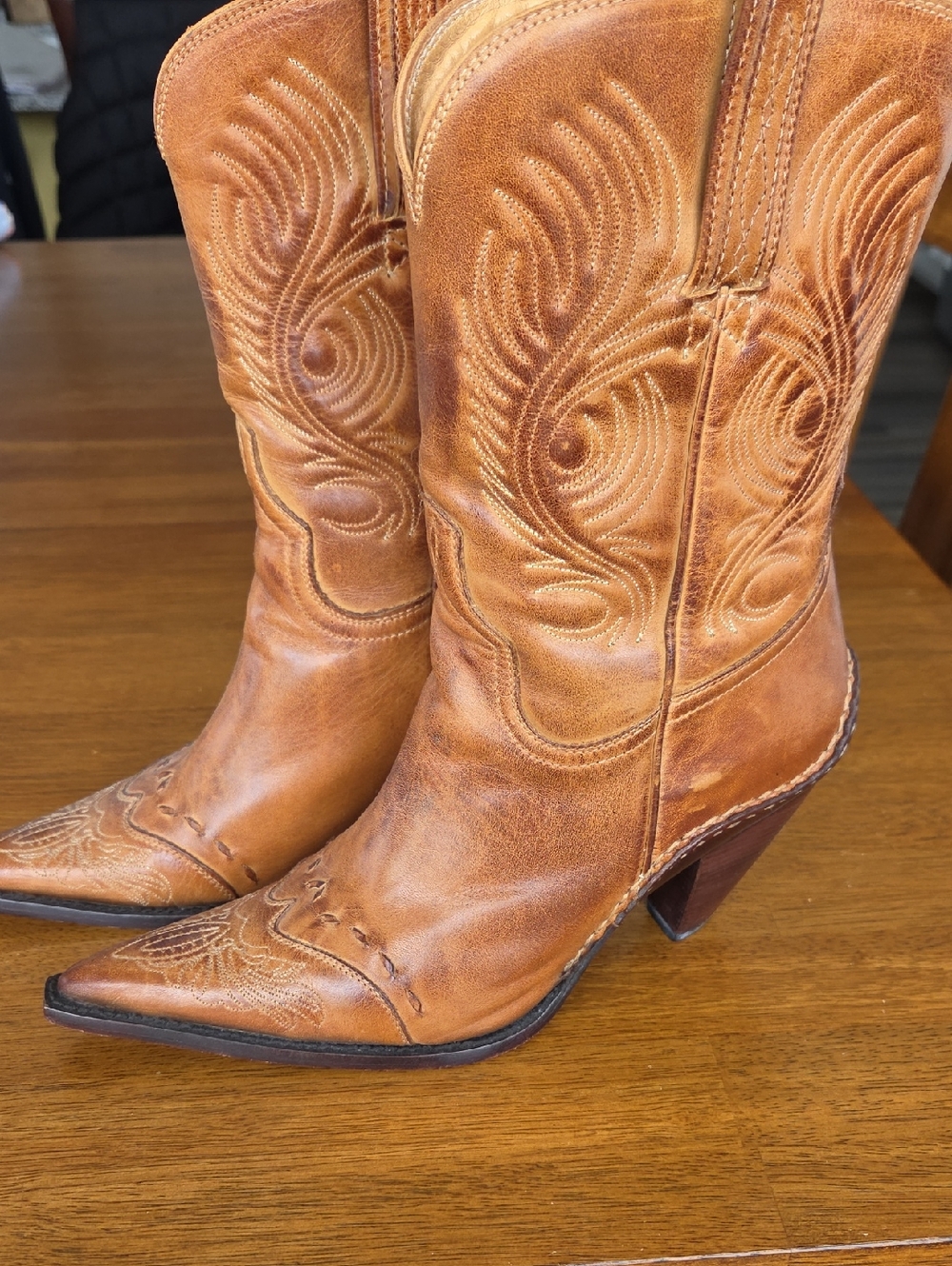 EUC Charlie 1 Horse Cowboy Boots